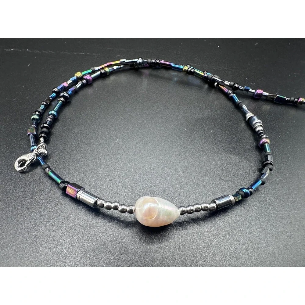 17” Y2K Hematite Necklace Iridescent Glass Beads White Rice Pearl Center